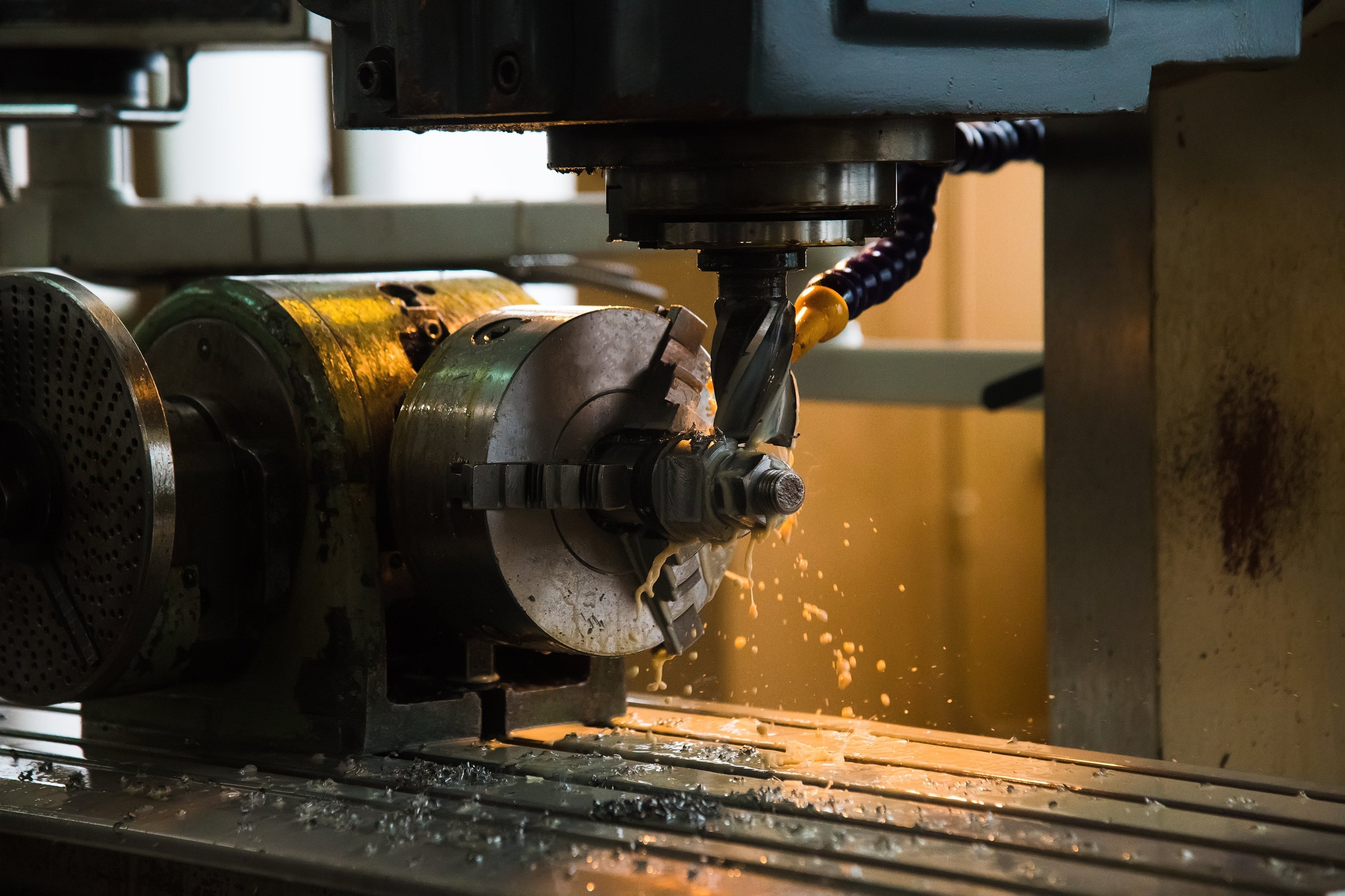 Fast-Response Load Controls: How to Prevent Spindle Crashes in CNC Machining