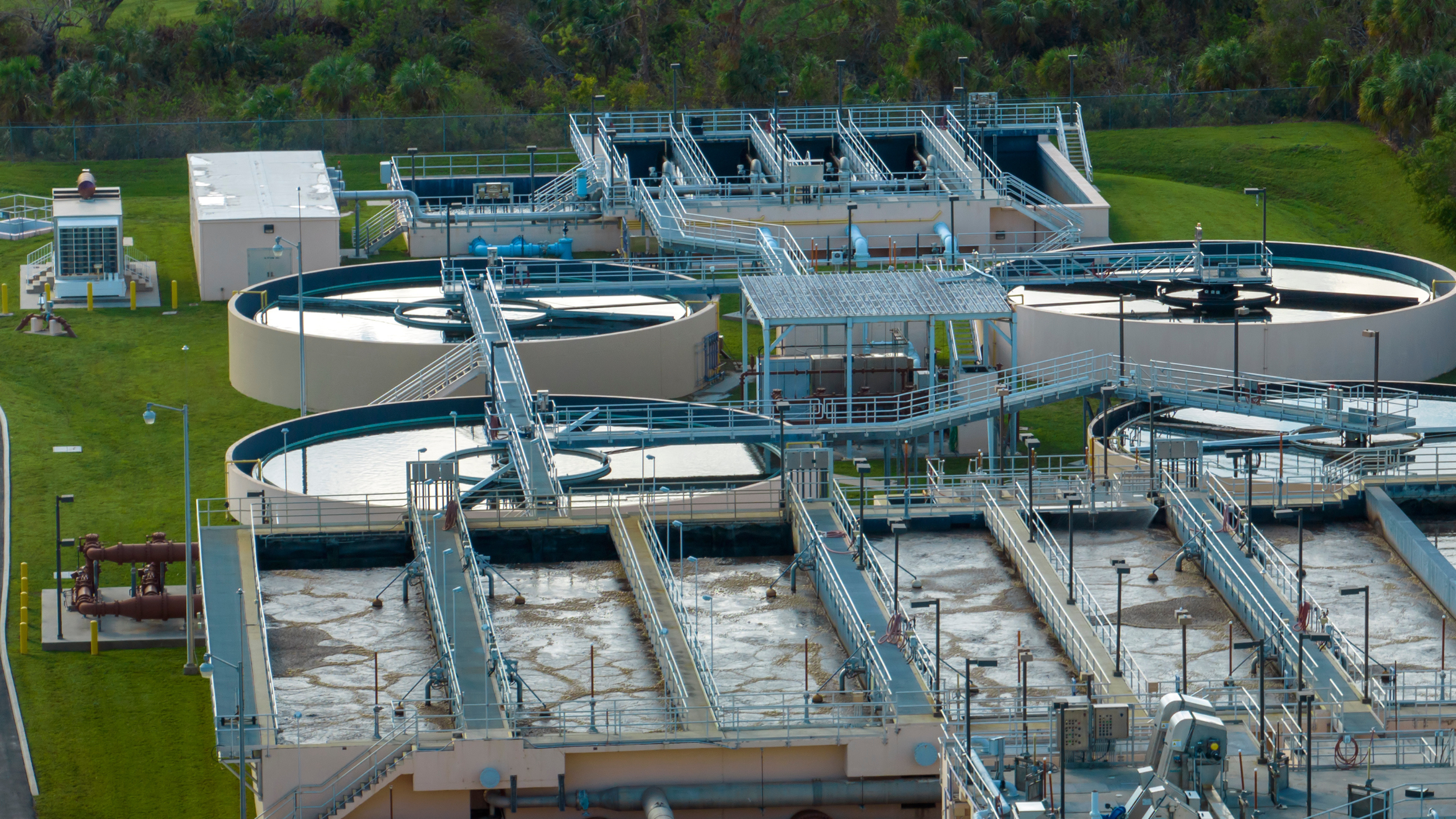 Wastewater treatment plant using Load Controls PMP-25 for pump monitoring, process control, and efficient water treatment.